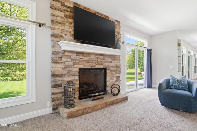 5853 Green Ivy Lane, Monclova, OH 43542