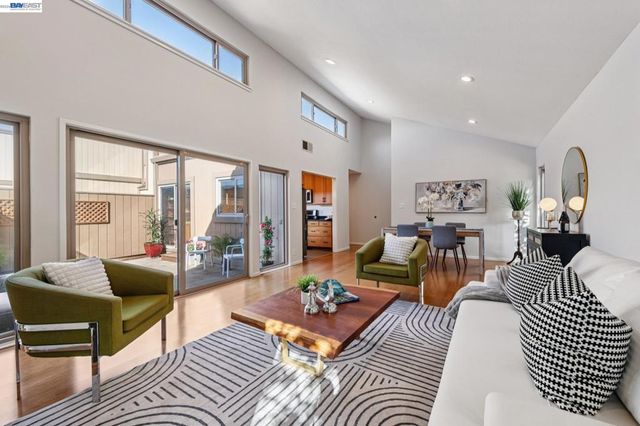 1118 Bismarck Ln, Alameda, CA 94502