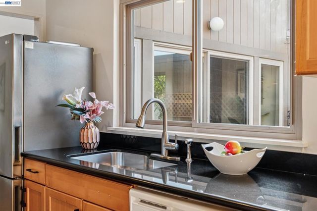 1118 Bismarck Ln, Alameda, CA 94502