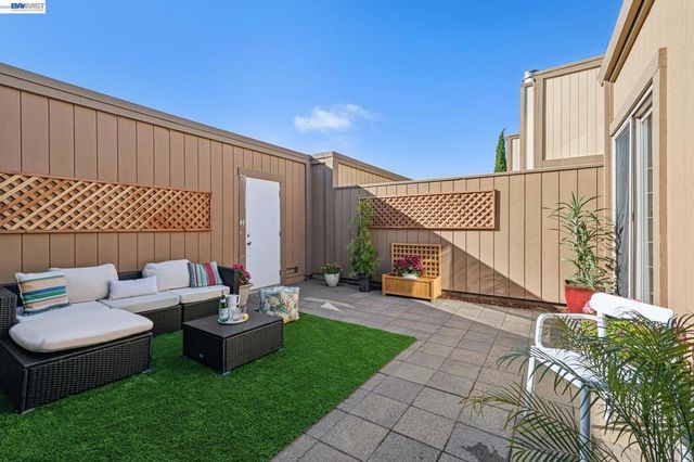 1118 Bismarck Ln, Alameda, CA 94502