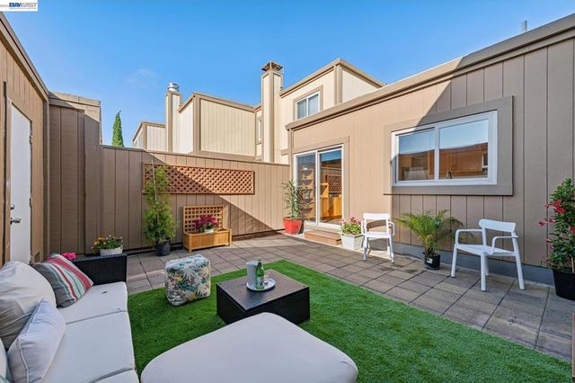 1118 Bismarck Ln, Alameda, CA 94502