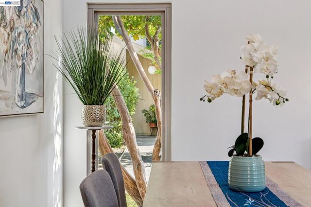 1118 Bismarck Ln, Alameda, CA 94502