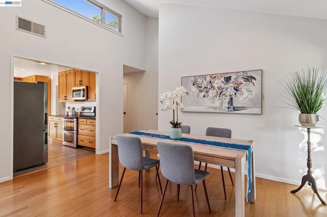 1118 Bismarck Ln, Alameda, CA 94502