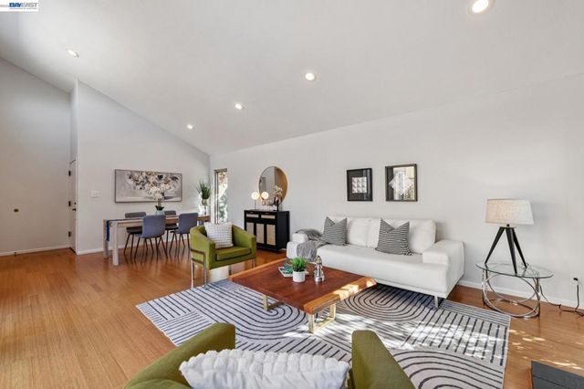1118 Bismarck Ln, Alameda, CA 94502