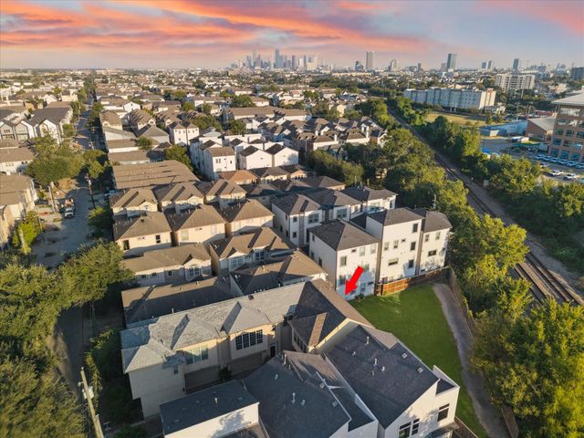 5949 Kiam Street B, Houston, TX 77007