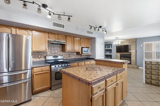 1369 LUZ CARPIO Way, El Paso, TX 79936