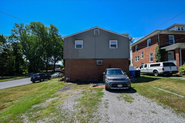 2020, 2022 Courtland RD NE, Roanoke, VA 24012