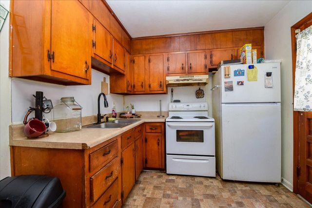 2020, 2022 Courtland RD NE, Roanoke, VA 24012