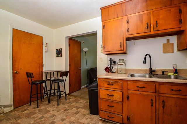 2020, 2022 Courtland RD NE, Roanoke, VA 24012