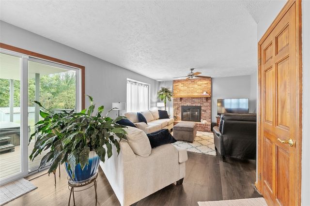 2420 Bonnie Dell Drive, South Park, PA 15129