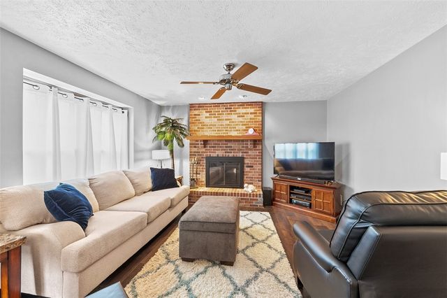 2420 Bonnie Dell Drive, South Park, PA 15129