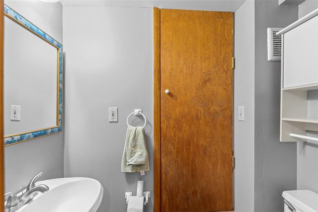 2420 Bonnie Dell Drive, South Park, PA 15129