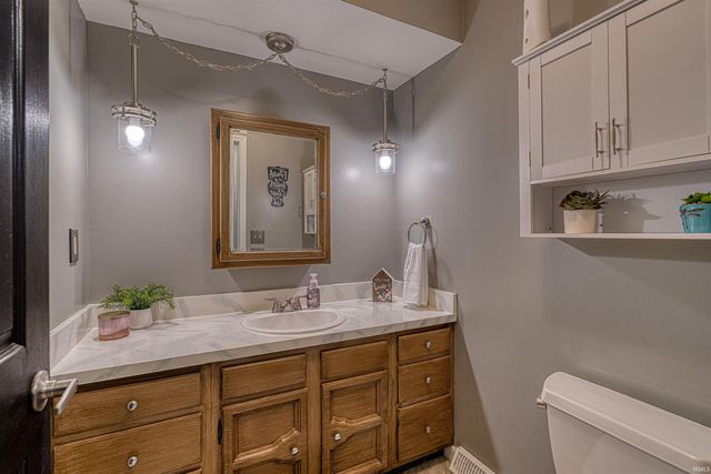 5071 W Sherwood Drive, Newburgh, IN 47630