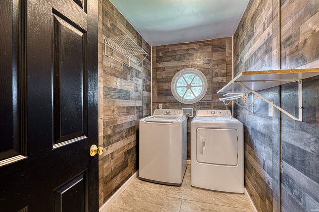 5071 W Sherwood Drive, Newburgh, IN 47630