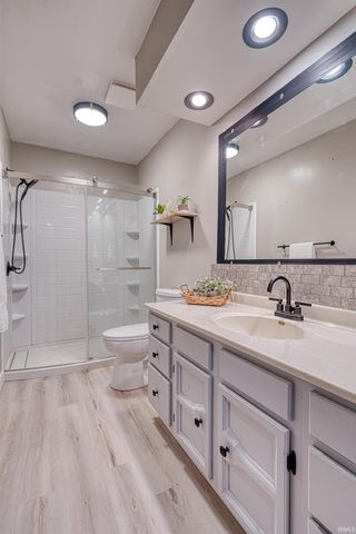 5071 W Sherwood Drive, Newburgh, IN 47630