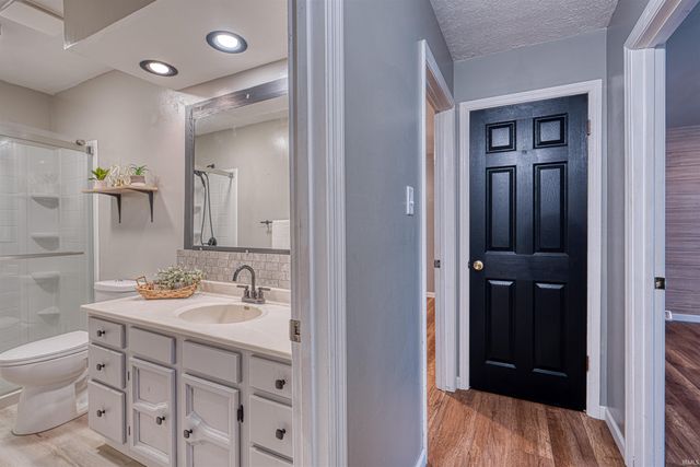 5071 W Sherwood Drive, Newburgh, IN 47630