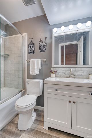 5071 W Sherwood Drive, Newburgh, IN 47630