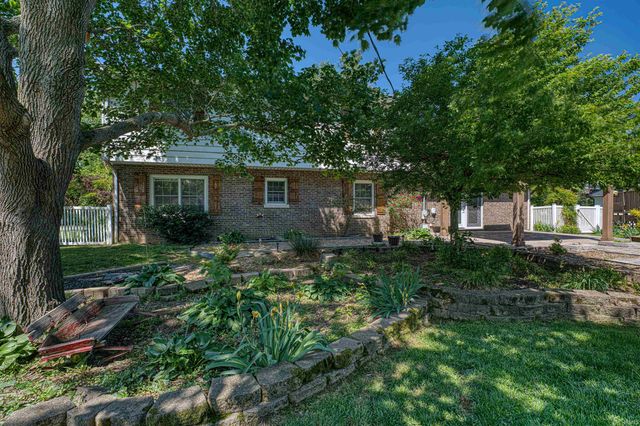 5071 W Sherwood Drive, Newburgh, IN 47630