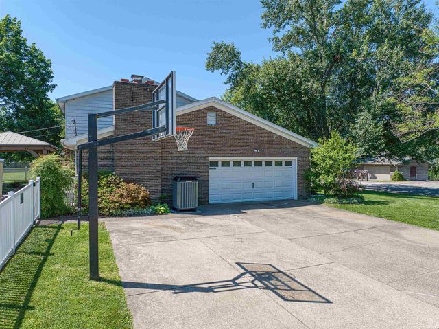 5071 W Sherwood Drive, Newburgh, IN 47630