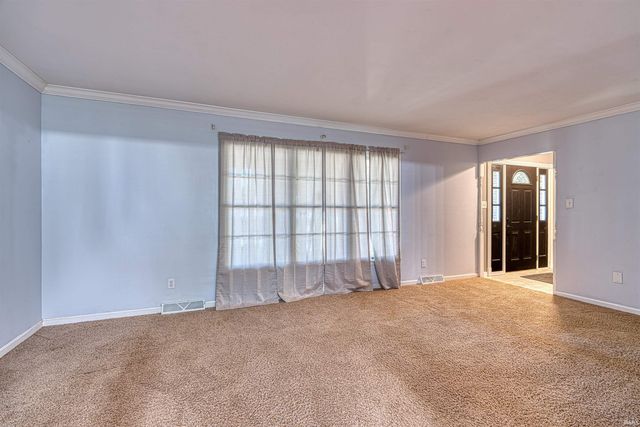 5071 W Sherwood Drive, Newburgh, IN 47630