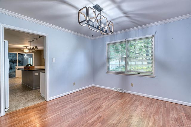 5071 W Sherwood Drive, Newburgh, IN 47630