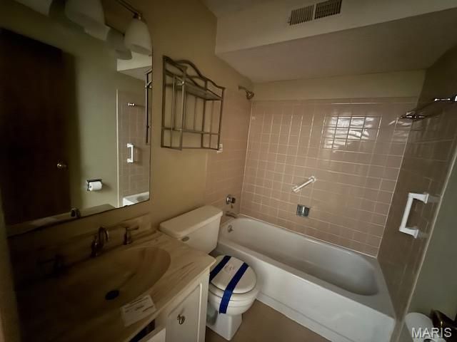 1653 Award Drive, Ballwin, MO 63021