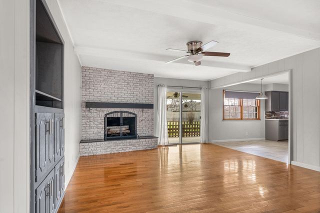 1922 E Meadow Drive, Springfield, MO 65804