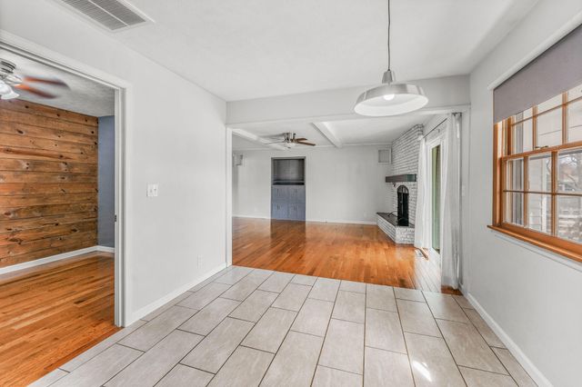 1922 E Meadow Drive, Springfield, MO 65804