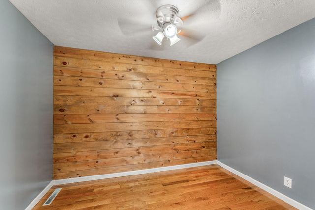 1922 E Meadow Drive, Springfield, MO 65804