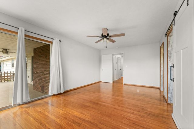 1922 E Meadow Drive, Springfield, MO 65804