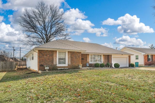 1922 E Meadow Drive, Springfield, MO 65804