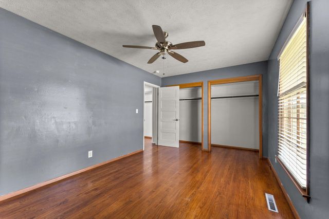 1922 E Meadow Drive, Springfield, MO 65804