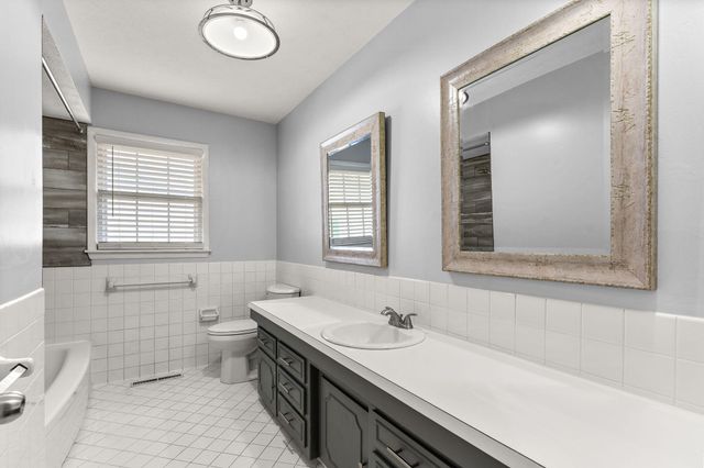 1922 E Meadow Drive, Springfield, MO 65804