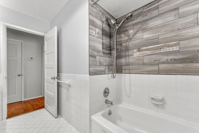 1922 E Meadow Drive, Springfield, MO 65804