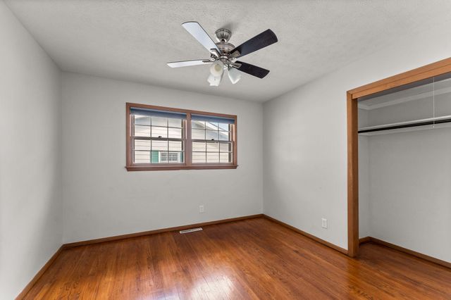 1922 E Meadow Drive, Springfield, MO 65804