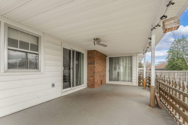 1922 E Meadow Drive, Springfield, MO 65804