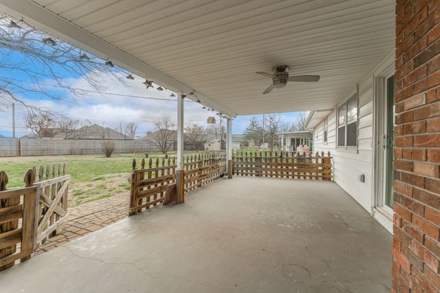 1922 E Meadow Drive, Springfield, MO 65804