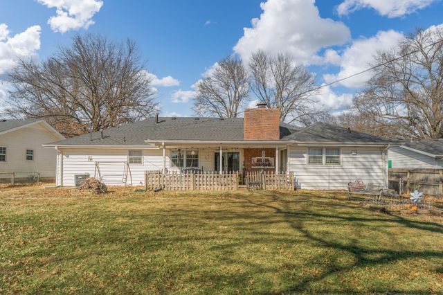 1922 E Meadow Drive, Springfield, MO 65804