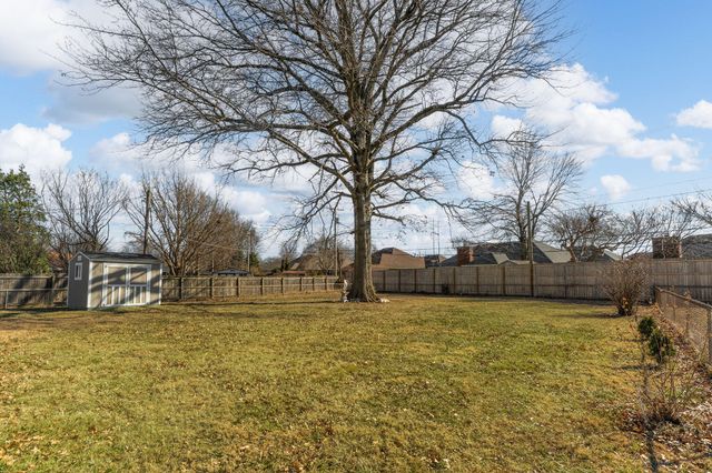 1922 E Meadow Drive, Springfield, MO 65804