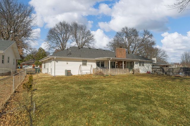 1922 E Meadow Drive, Springfield, MO 65804