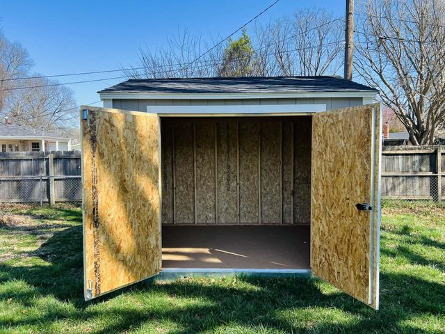 1922 E Meadow Drive, Springfield, MO 65804