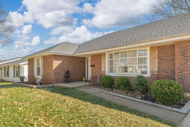 1922 E Meadow Drive, Springfield, MO 65804