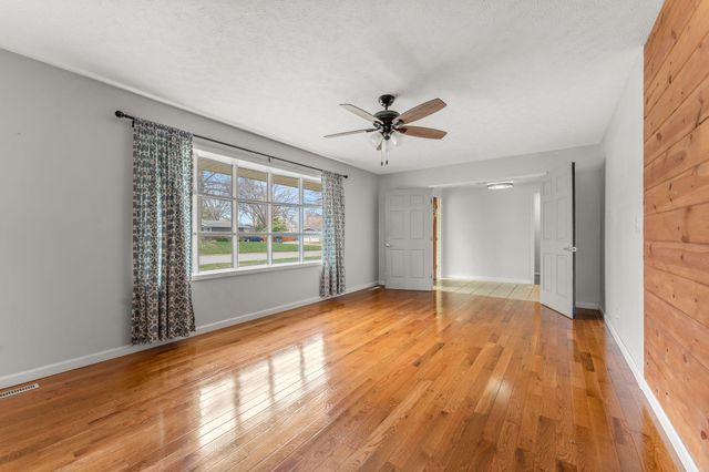 1922 E Meadow Drive, Springfield, MO 65804