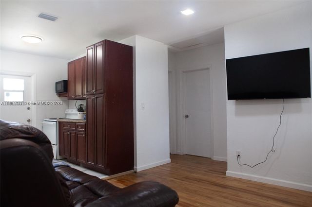 1821 Harding St, Hollywood, FL 33020