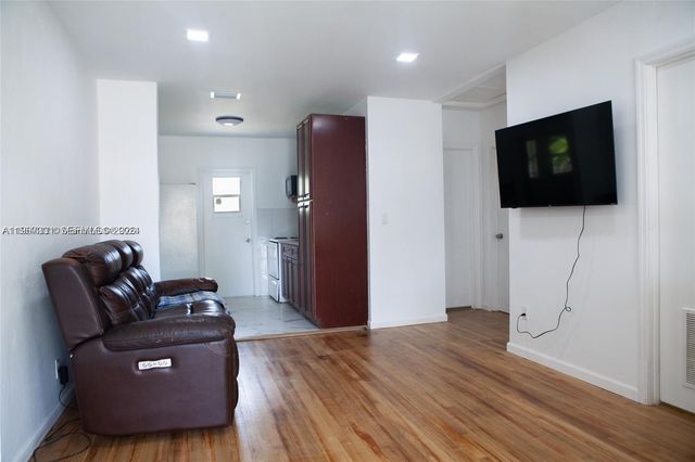 1821 Harding St, Hollywood, FL 33020