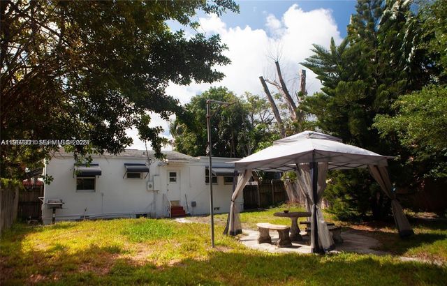 1821 Harding St, Hollywood, FL 33020