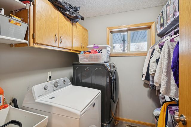 38509 8th Avenue, North Branch, MN 55056