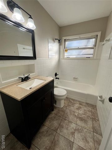 1456 Fairmeadows Lane, St Louis, MO 63138