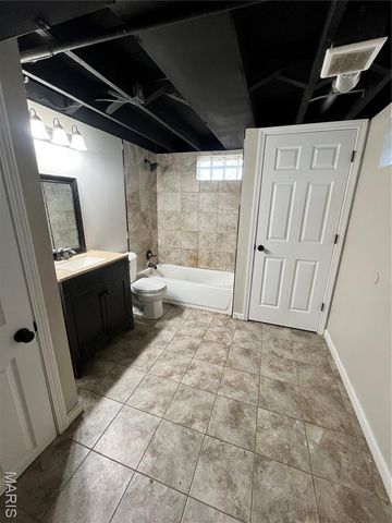 1456 Fairmeadows Lane, St Louis, MO 63138