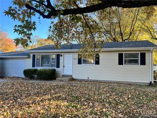 1456 Fairmeadows Lane, St Louis, MO 63138